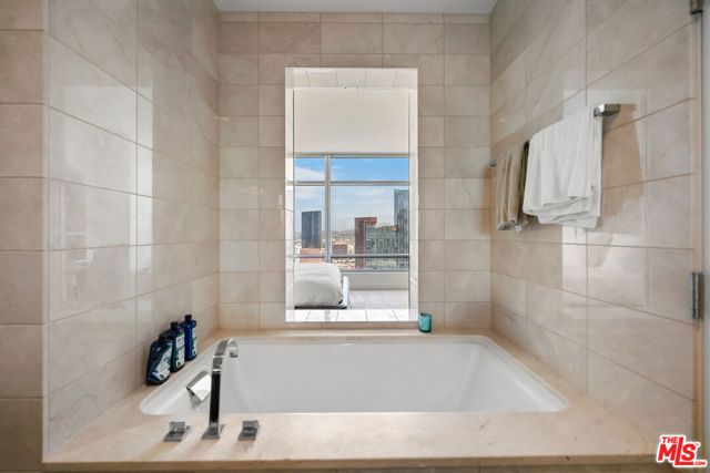 900 W Olympic Boulevard 37K, Los Angeles, CA 90015