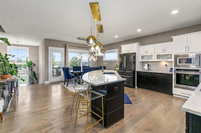 1405 S Arrowleaf Lane, West Des Moines, IA 50266