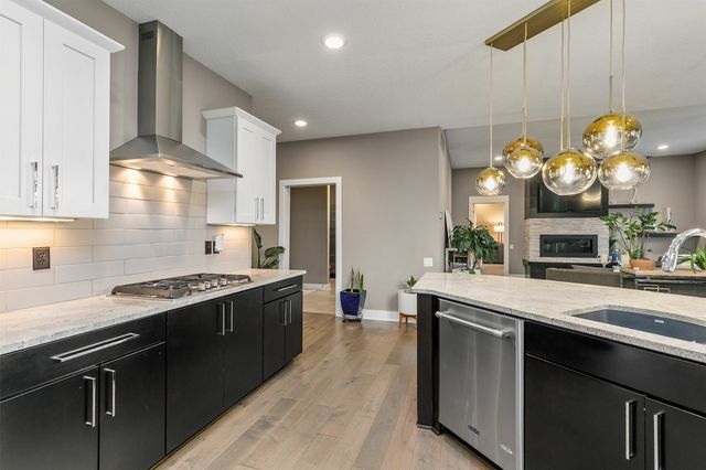 1405 S Arrowleaf Lane, West Des Moines, IA 50266