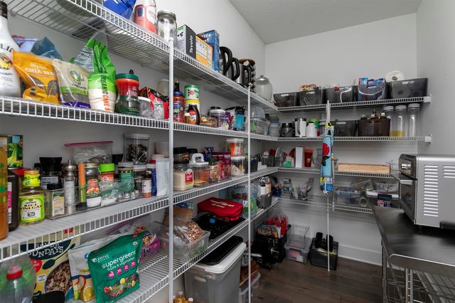 1405 S Arrowleaf Lane, West Des Moines, IA 50266