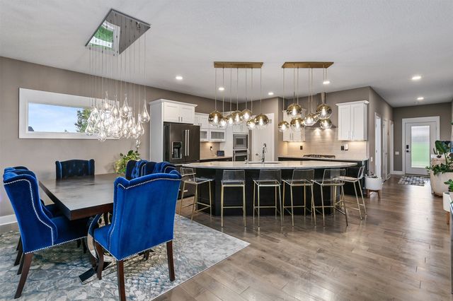 1405 S Arrowleaf Lane, West Des Moines, IA 50266