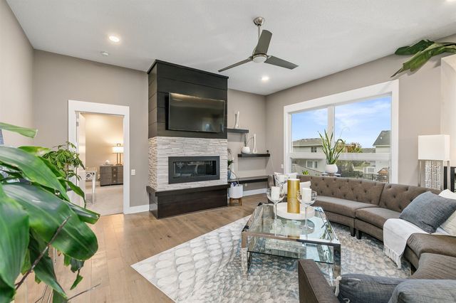 1405 S Arrowleaf Lane, West Des Moines, IA 50266