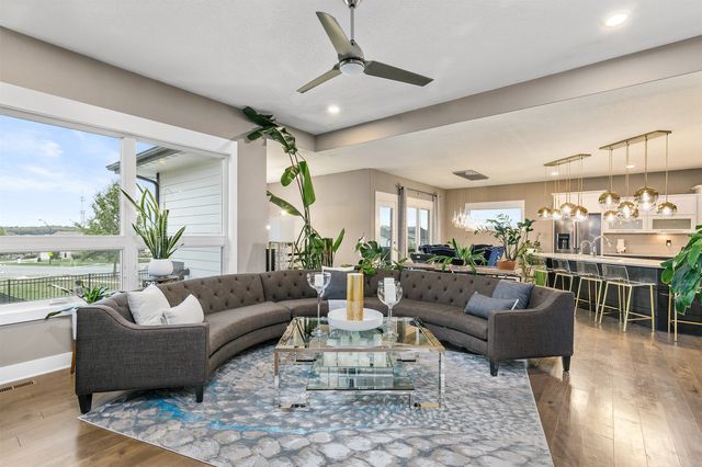 1405 S Arrowleaf Lane, West Des Moines, IA 50266