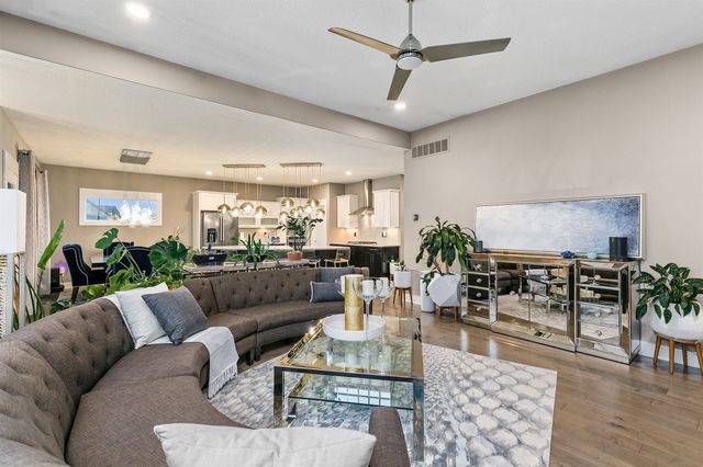 1405 S Arrowleaf Lane, West Des Moines, IA 50266