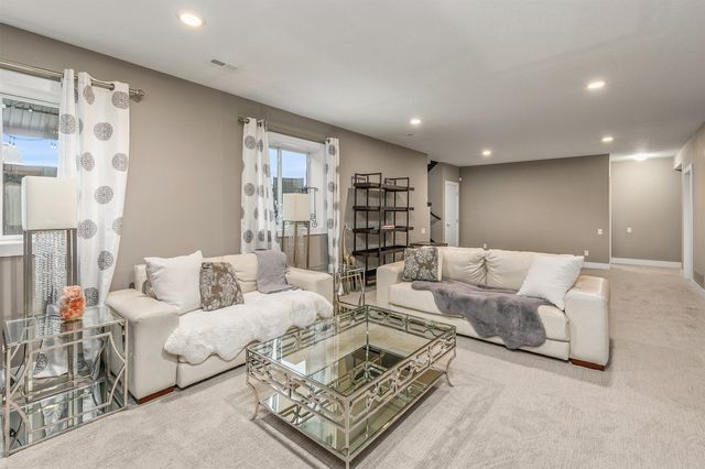 1405 S Arrowleaf Lane, West Des Moines, IA 50266