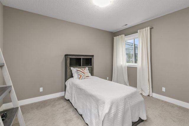 1405 S Arrowleaf Lane, West Des Moines, IA 50266