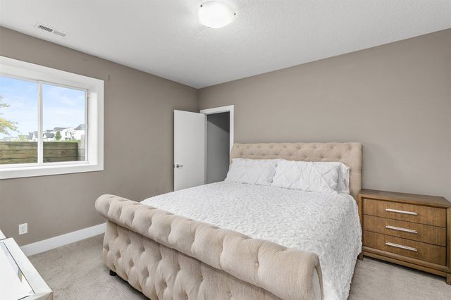 1405 S Arrowleaf Lane, West Des Moines, IA 50266