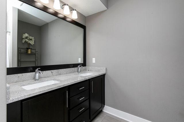 1405 S Arrowleaf Lane, West Des Moines, IA 50266