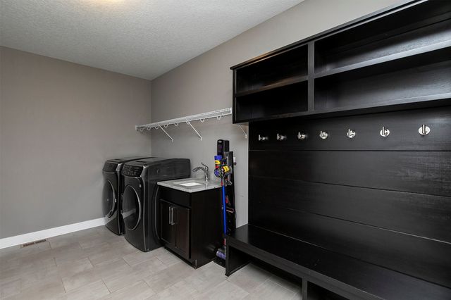 1405 S Arrowleaf Lane, West Des Moines, IA 50266