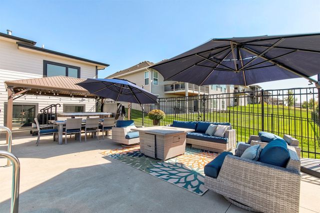 1405 S Arrowleaf Lane, West Des Moines, IA 50266