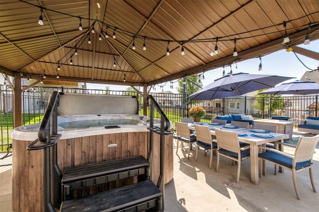 1405 S Arrowleaf Lane, West Des Moines, IA 50266