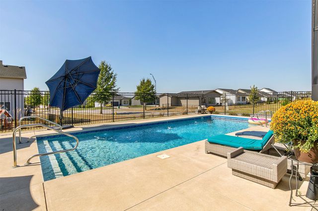 1405 S Arrowleaf Lane, West Des Moines, IA 50266