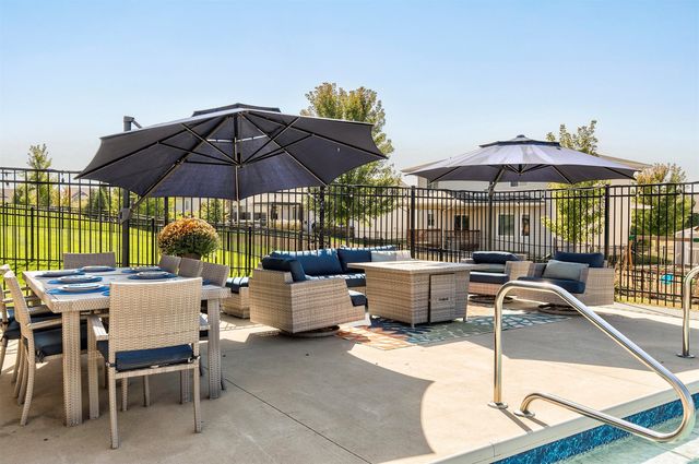 1405 S Arrowleaf Lane, West Des Moines, IA 50266