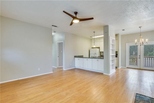 3011 Fruth ST 302, Austin, TX 78705