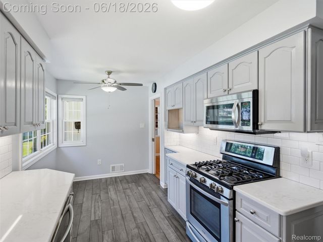 34155 Oakdale Street, Livonia, MI 48154