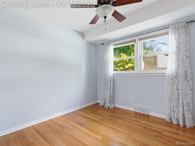 34155 Oakdale Street, Livonia, MI 48154