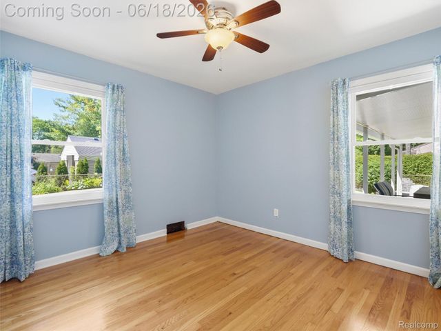 34155 Oakdale Street, Livonia, MI 48154