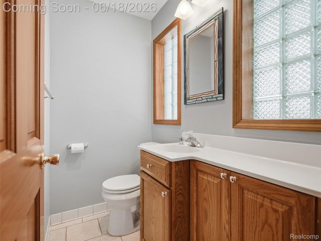 34155 Oakdale Street, Livonia, MI 48154