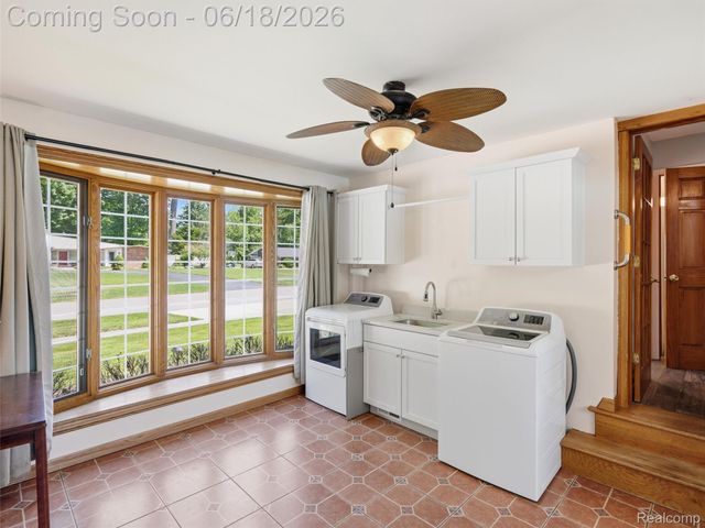 34155 Oakdale Street, Livonia, MI 48154