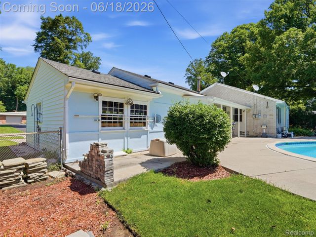 34155 Oakdale Street, Livonia, MI 48154