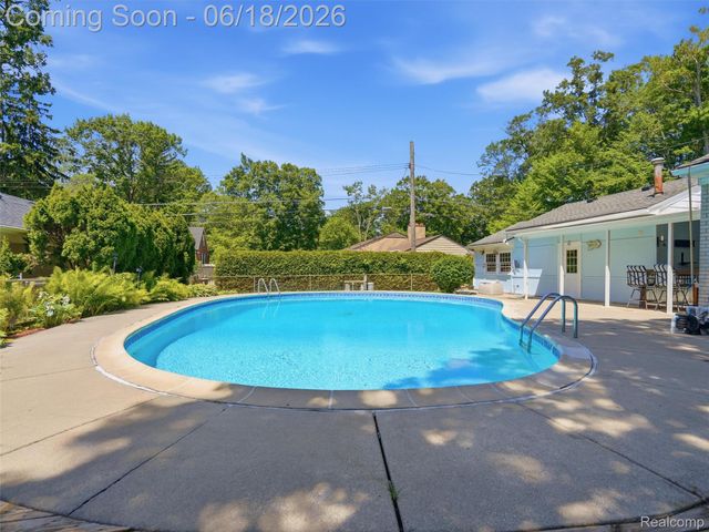 34155 Oakdale Street, Livonia, MI 48154