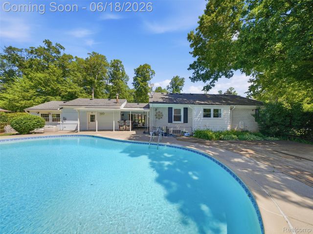 34155 Oakdale Street, Livonia, MI 48154