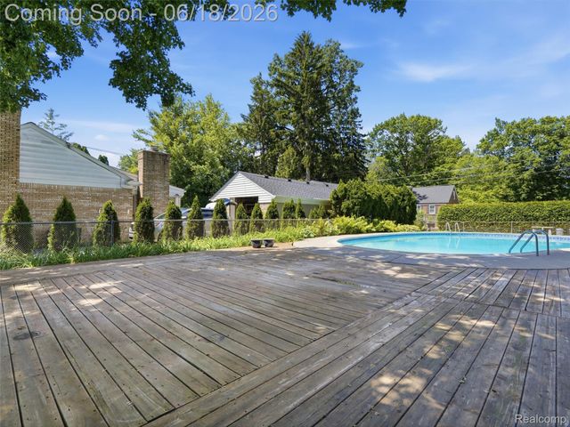 34155 Oakdale Street, Livonia, MI 48154