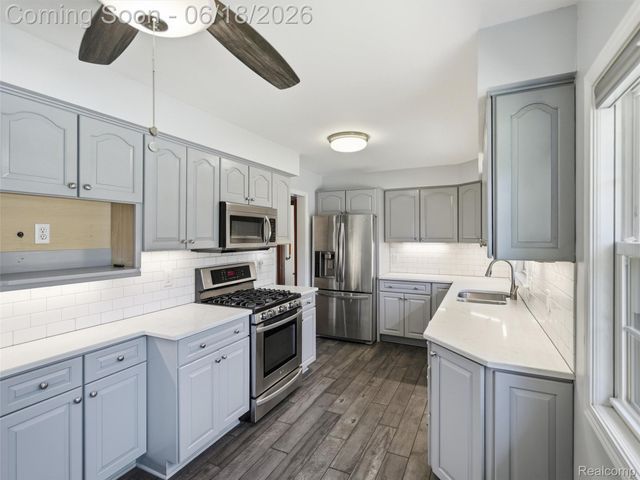 34155 Oakdale Street, Livonia, MI 48154