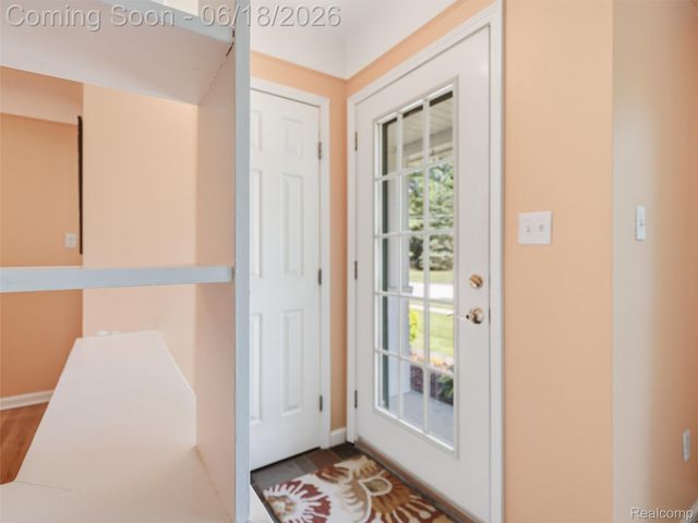 34155 Oakdale Street, Livonia, MI 48154