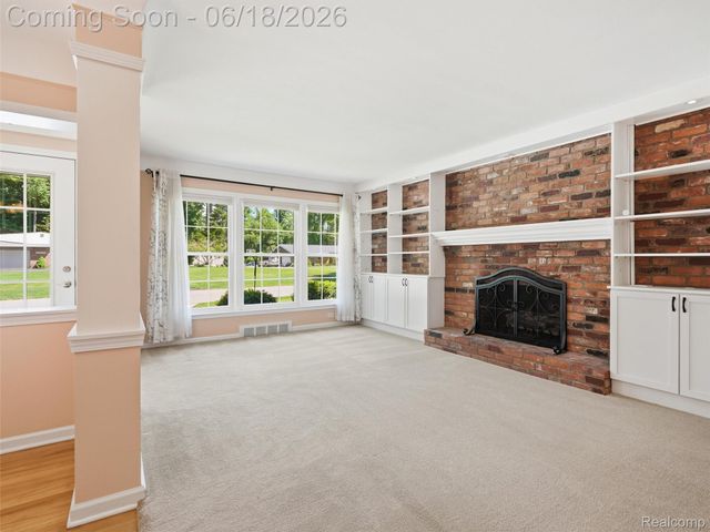 34155 Oakdale Street, Livonia, MI 48154