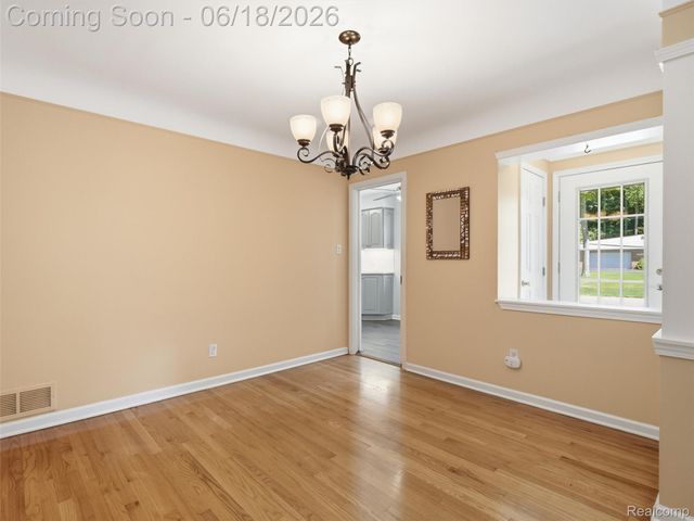 34155 Oakdale Street, Livonia, MI 48154