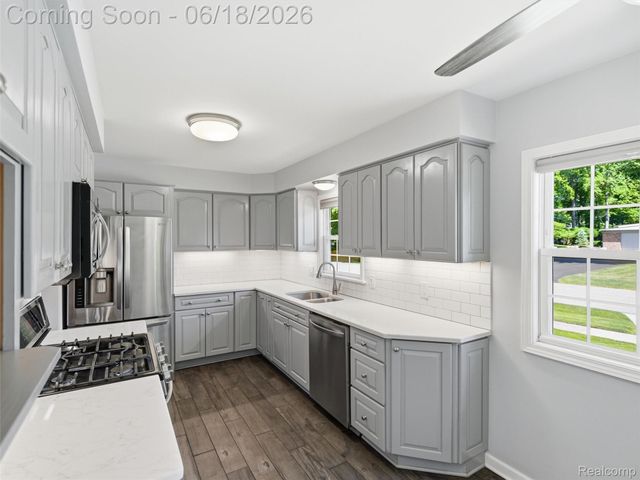 34155 Oakdale Street, Livonia, MI 48154