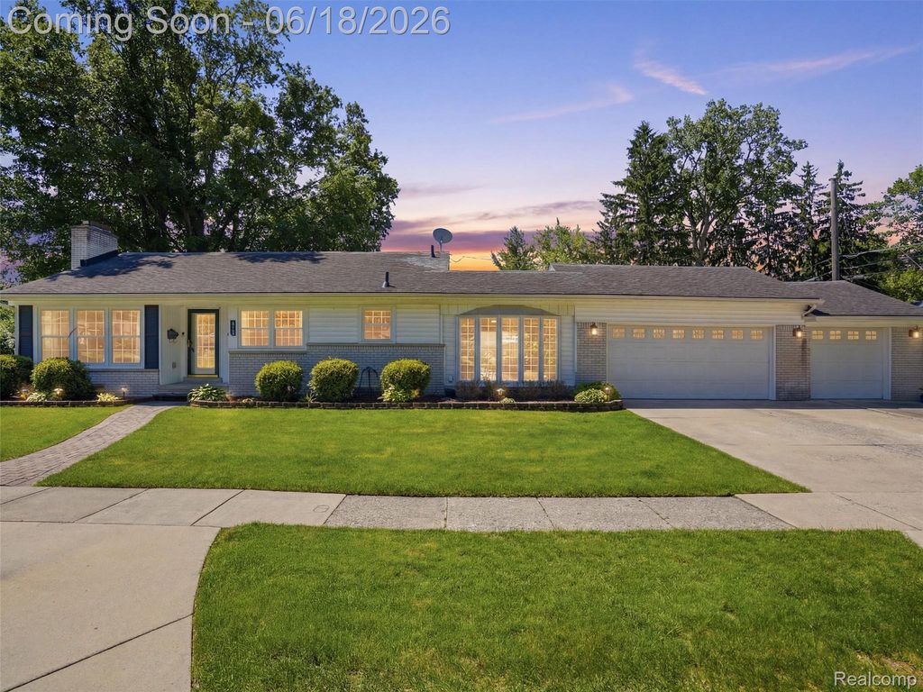 34155 Oakdale Street, Livonia, MI 48154