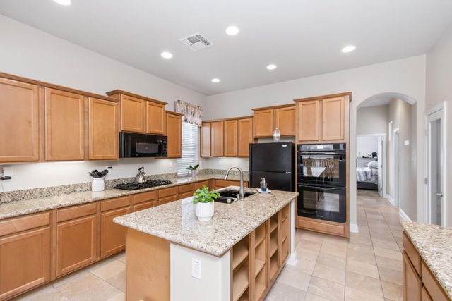 100 Starr Ct, Lincoln, CA 95648