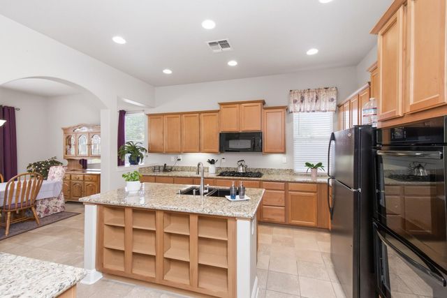 100 Starr Ct, Lincoln, CA 95648