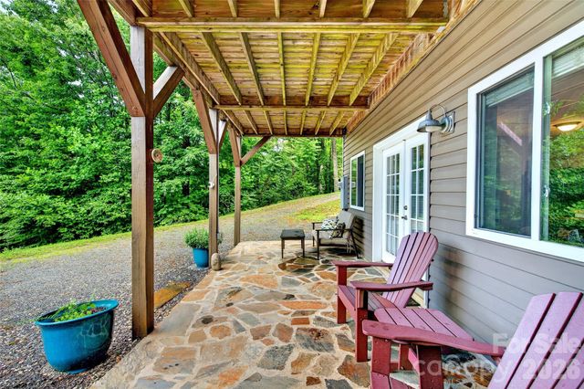 696 Hickory Nut Hollow, Old Fort, NC 28762