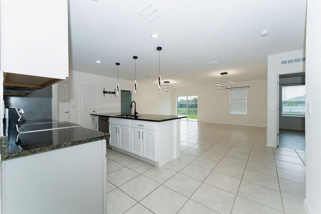 138 SW Carter Avenue, Port St. Lucie, FL 34983