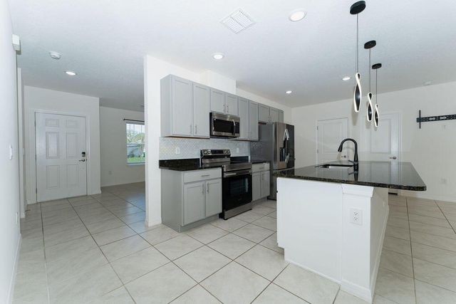 138 SW Carter Avenue, Port St. Lucie, FL 34983