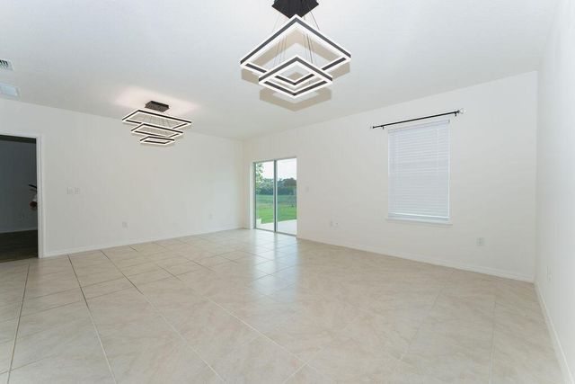 138 SW Carter Avenue, Port St. Lucie, FL 34983