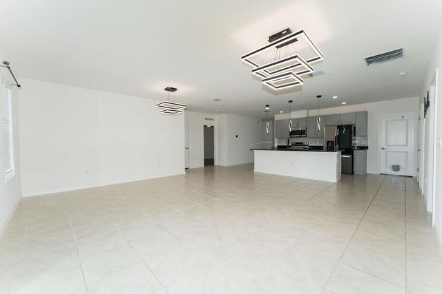 138 SW Carter Avenue, Port St. Lucie, FL 34983