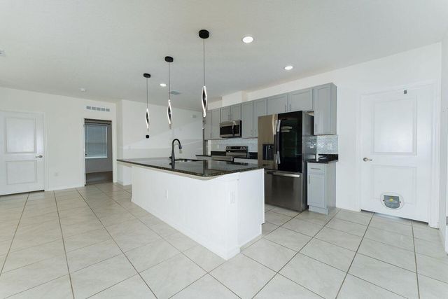 138 SW Carter Avenue, Port St. Lucie, FL 34983