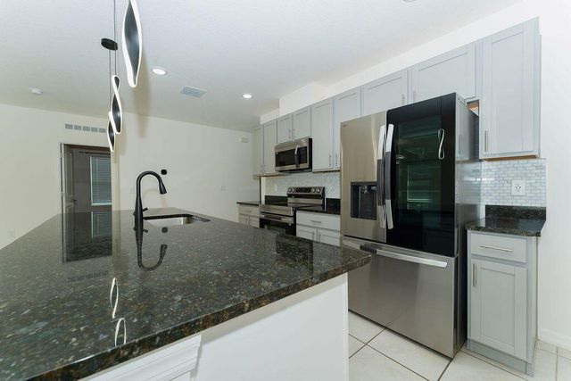 138 SW Carter Avenue, Port St. Lucie, FL 34983