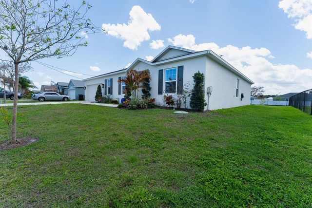 138 SW Carter Avenue, Port St. Lucie, FL 34983