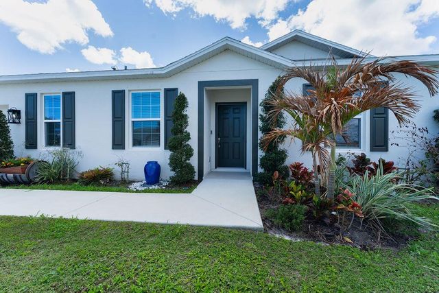 138 SW Carter Avenue, Port St. Lucie, FL 34983