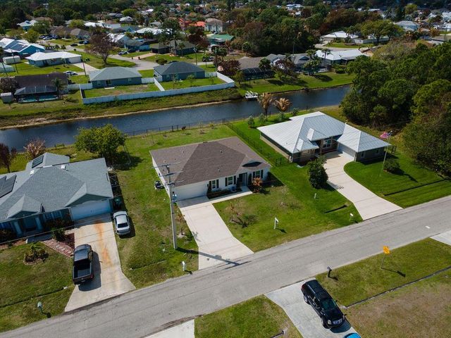 138 SW Carter Avenue, Port St. Lucie, FL 34983