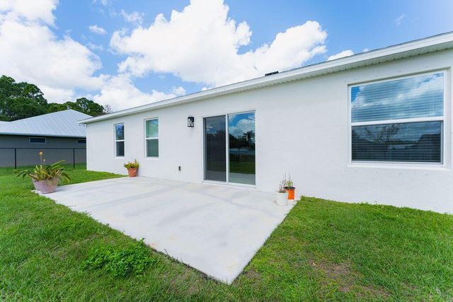 138 SW Carter Avenue, Port St. Lucie, FL 34983
