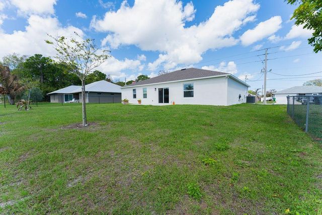138 SW Carter Avenue, Port St. Lucie, FL 34983