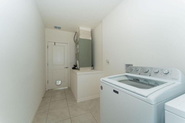 138 SW Carter Avenue, Port St. Lucie, FL 34983