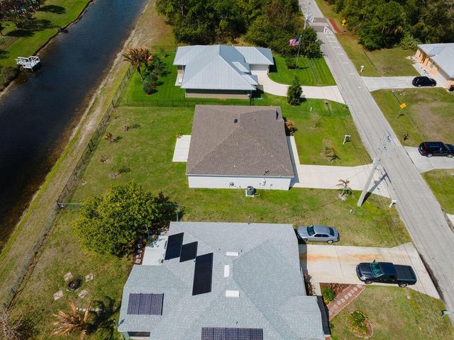 138 SW Carter Avenue, Port St. Lucie, FL 34983