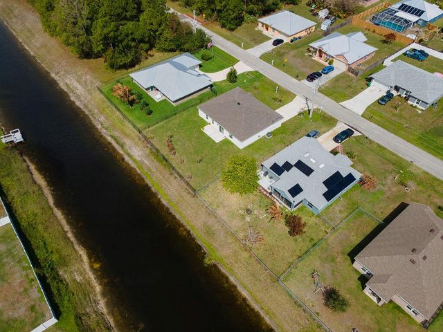138 SW Carter Avenue, Port St. Lucie, FL 34983